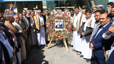 Dr Abou Lahoum dépose une couronne sur la tombe du martyr du président Al-Sammad