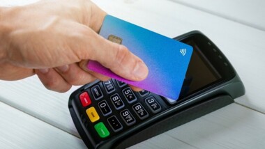 البنوك الروسية تختبر لصاقات NFC جديدة للدفع الإلكتروني