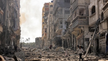 Der 428. Tag der Aggression: Märtyrer und Verwundete infolge der Bombardierung verschiedener Gebiete des Gazastreifens durch Flugzeuge des zionistischen Feindes