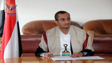 وزير الخدمة المدنية يعزي الرئيس المشاط في استشهاد شقيقه