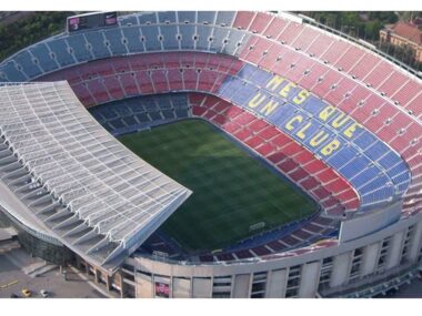 برشلونة يؤجل أولى مبارياته في ملعبه 