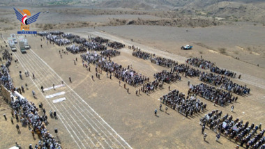 Défilé militaire populaire pour les diplômés des cours ouverts aux inondations d'Al-Aqsa dans la province de Raymah