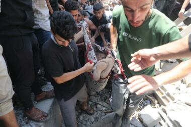 23 شهيدا فلسطينيا في قصف العدو الإسرائيلي مدينتي غزة وخان يونس