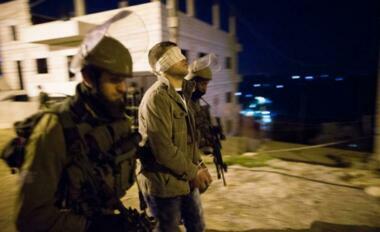 Zionist enemy arrests dozens of Palestinians in WB, Quds