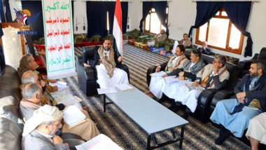 إدارية محلي محافظة صنعاء تناقش العروض المتعلقة بتنفيذ المشاريع الخدمية المعتمدة