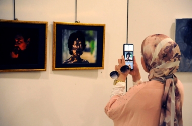 Visual, Photographic Panorama tells dozens of stories through features of Syrian faces