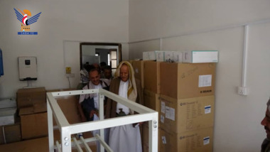 استعراض دراسات جدوى المشاريع المائية وافتتاح العيادة البيطرية في إب