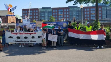 Jemenitische Gemeinschaft in Deutschland organisiert einen Protest vor dem amerikanischen Konsulat in Hamburg zur Unterstützung Palästinas