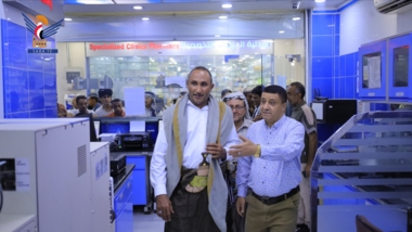 محافظ الحديدة يطّلع على مستوى الخدمات الطبية في مستشفى الأمل العربي