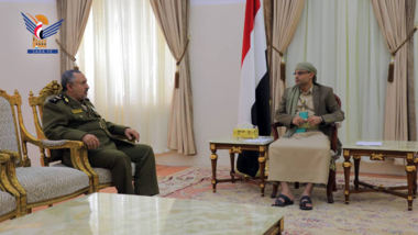Präsident Al-Mashat lobt die Errungenschaften der Sicherheitsdienste in den 8 Jahren der Aggression