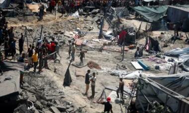 استشهاد 3 فلسطينيين وإصابة آخرين في قصف العدو الصهيوني خيمة نازحين بغزة