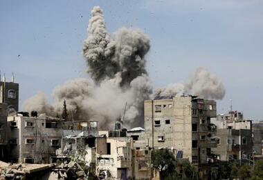 Cuatro mártires palestinos en el bombardeo del enemigo sionista de varias zonas de la Franja de Gaza.