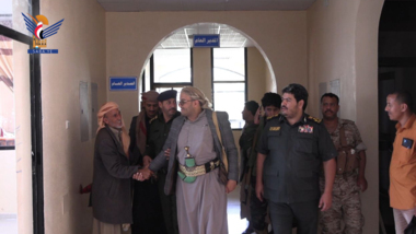 Inspecter le centre de version automatisé et la branche de l'Académie du Coran à Taiz