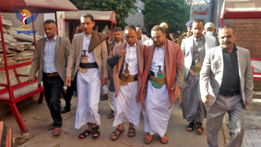 نائب وزير الصحة يتفقد الجرحى بمستشفى الثورة بمناسبة عيد الأضحى 