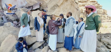 Inspizierung der Gefahren von Steinschlägen im Dorf Al Dhafir im Distrikt Bani Matar