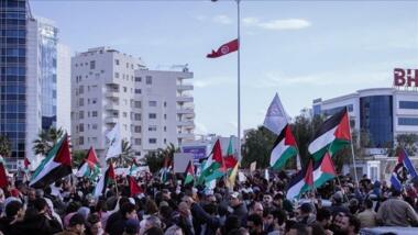 عشرات التونسيين يخرجون رفضا لقتل وتجويع الفلسطينيين بغزة