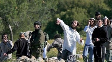 Dutzende Siedler stürmen das Dorf Qasra südlich von Nablus