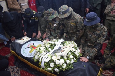 Palästinenser im Libanon begraben einen Märtyrer der „Al-Quds-Brigaden“ im Lager „Ain al-Hilweh“