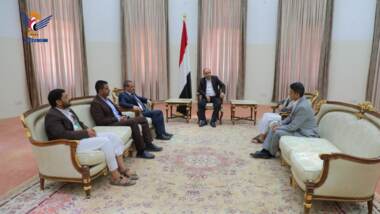 Präsident Al-Mashat trifft sich mit dem Verkehrsminister und seinem Stellvertreter