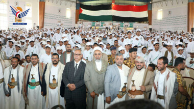 Dr. Bin Habtoor nimmt an der Abschlussfeier der ersten Gruppe der Holy Quran Martyr Schools teil