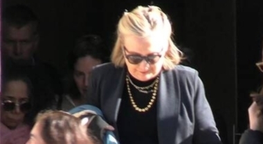 Des militants interrompent un discours d'Hillary Clinton et la traitent de criminelle de guerre