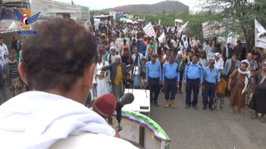 March in Al-Qabaita District in supporting resistance axis responding to Zionist enemy crimes in Lahj