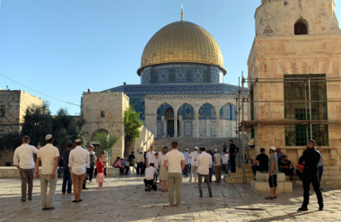 Zionistische Siedler stürmen die Innenhöfe der Al-Aqsa-Moschee