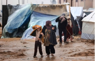 ​De fortes pluies détruisent les tentes des Palestiniens déplacés à Gaza