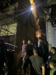 7 Märtyrer bei einem zionistischen Luftangriff auf den „Sultan Hill“ in Rafah