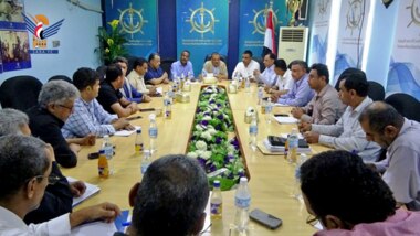 Treffen im Hafen von Hodeidah zur Erörterung der Arbeitsablauf bei der Bereitstellung einzelner maritimer Fensterdienste