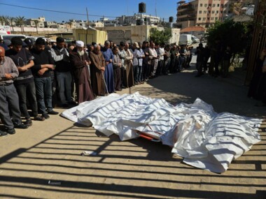 استشهاد 11 فلسطينيا في قصف العدو الصهيوني خيام نازحين غرب مدينة غزة 
