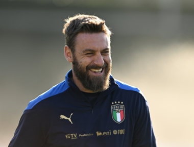 روما الإيطالي لكرة القدم يعلن تمديد تعاقده مع دانيلي دي روسي