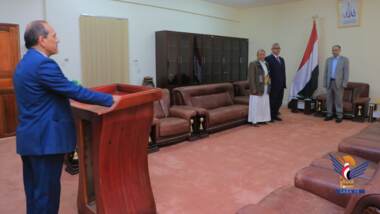  Les ministres d'État et de l'électricité prêtent le serment constitutionnel devant le président Al-Mashat
