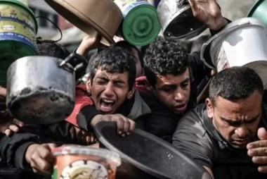 Menschenrechtsbeobachtungsstelle wirft dem zionistischen Feind vor, hungernde Menschen zu töten, um Zwangsumsiedlungen im nördlichen Gazastreifen durchzuführen