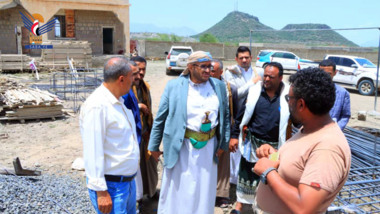 المساوى يتفقد العمل في بناء مدرستي الإمام علي بالهشمة ومعاذ بالجند