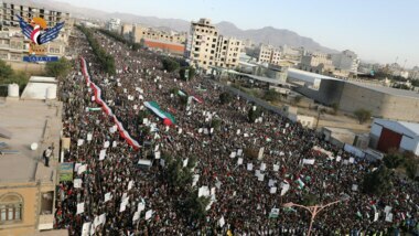 Große Demonstration der Wut in der Hauptstadt Sanaa, bei der die Verbrechen des zionistischen Feindes in Gaza angeprangert werden