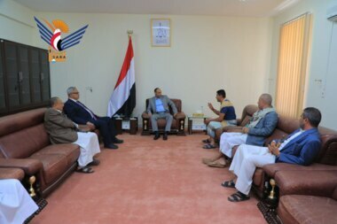  Le président al-Mashat rencontre un citoyen attaqué par l'ex-ministre de l'électricité