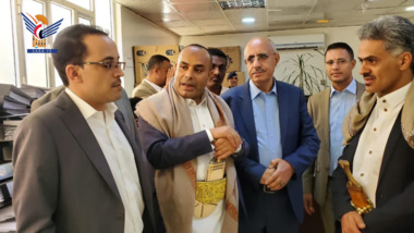 رئيس مصلحة الضرائب يطلع على مستوى الانضباط الوظيفي