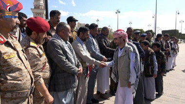 Le gouverneur du Dhamar reçoit la paroisse libérée d'El-Domari à Sana'a