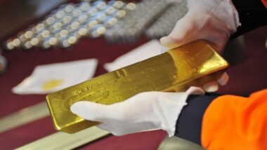 Periódico: Miles de lingotes de oro retirados del Banco de Inglaterra en dos meses