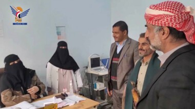 Gouverneur von Al-Mahwit inspiziert die Arbeiten im ländlichen Krankenhaus Al-Rajam 
