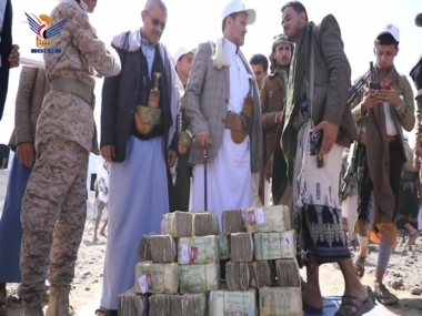 Le gouvernorat d'Ibb envoie un convoi d'une valeur de 43 millions de riyals pour soutenir la force de missiles et les véhicules aériens sans pilote