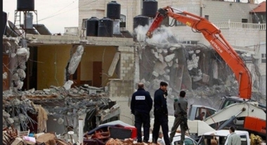 El enemigo sionista derriba una casa en el pueblo de Toura, al oeste de Jenin, con el pretexto de no tener permiso