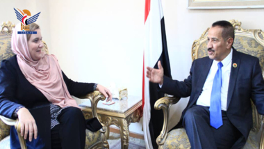 وزير الخارجية يلتقي رئيسة بعثة لجنة الصليب الأحمر باليمن