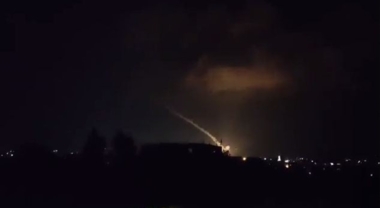إطلاق صاروخ من غزة سقط بمنطقة مفتوحة بالقرب من 