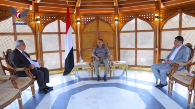 Le président Al-Mashat discute du plan d'action du gouvernement pour l'année 1445H