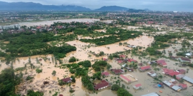 ارتفاع عدد ضحايا الفيضانات بإندونيسيا إلى 41 قتيلاً و17 مفقود