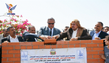  Le Premier ministre pose la première pierre de projets de services dans la capitale Sana'a d'une valeur de plus de 8,5 millions de rials