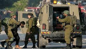 قوات العدو الصهيوني تعتقل شابا فلسطينيا من مخيم بلاطة شرق نابلس