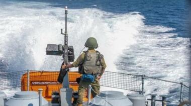 lanchas enemigos sionistes atacan a pescadores palestinos en el mar de Rafah
